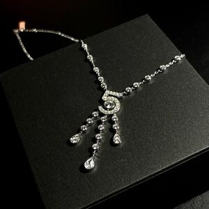 Elegant Silver Teardrop No.5 Necklace